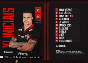 Jogador com uniforme do Vasco cruzado com título do jogo.