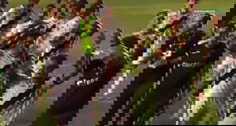 Jogadores do Vasco comemorando na partida.