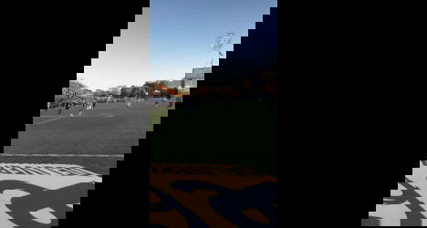 Estádio de futebol do Vasco da Gama ao pôr do sol.