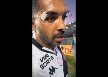 Jogador de futebol do Vasco.