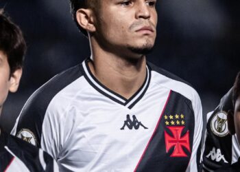 - Jogador de futebol do Vasco da Gama.