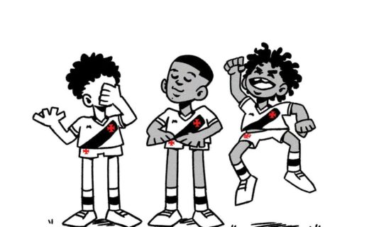 Vasco com três torcedores adolescentes em uniforme branco com faixa preta.