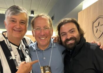 John Textor comenta sobre a interação com os associados do Botafogo: ‘Não somos o Vasco, isso não é a 777’