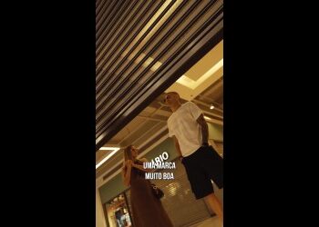 Apoiador do Vasco usando camiseta branca.