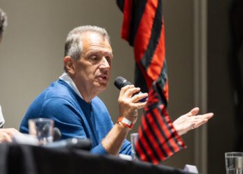 Presidente do Flamengo critica financiamento da Crefisa ao Vasco