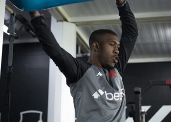 - Barra de treinamento com água gelada.