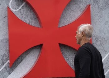 Logo do Vasco da Gama em destaque na parede.