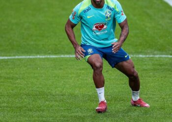 Nome do arquivo: jogador-do-vasco-preparando-se-para-jogar.jpg.