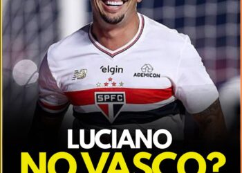 Luciano em uniforme do São Paulo Futebol Clube sorrindo.