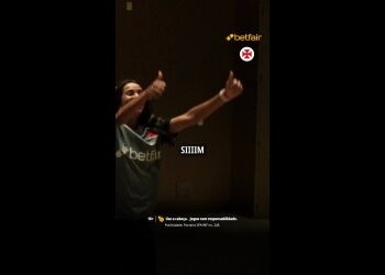 Jogador do Vasco celebrando vitória.