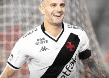 Pablo Vegetti comemorando gol do Vasco.