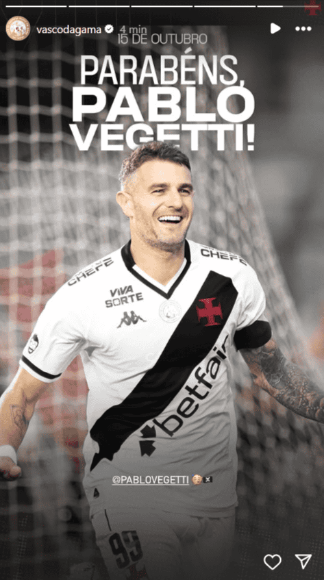 Pablo Vegetti comemorando gol do Vasco.