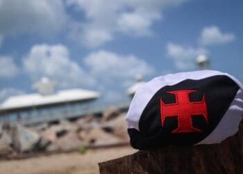 Fita do Vasco da Gama com bordado cruz laterais.