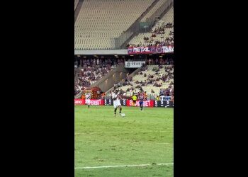 Jogador do Vasco em campo.