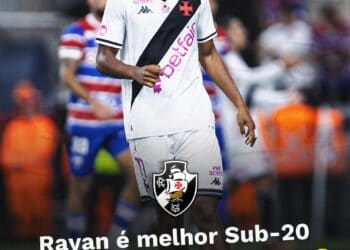 Banguês jogando futebol com uniforme do Vasco da Gama.