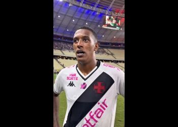 Jogador do Vasco em campo.