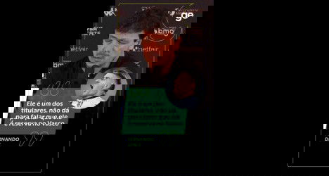 Futebol do Vasco em destaque na imagem.