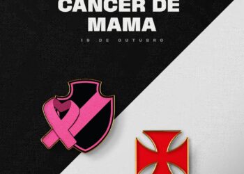 Camiseta do Vasco com braçadeira rosa contra câncer de mama.