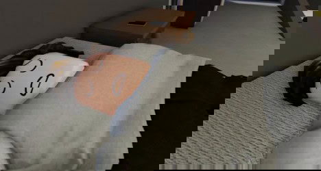 Sono cartoon de pessoa dormindo na cama.