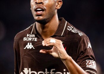 Jogador do Vasco em alguma partida.
