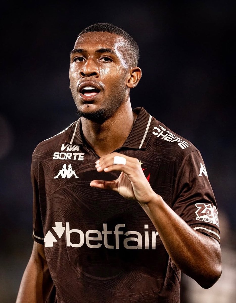 Jogador do Vasco em alguma partida.