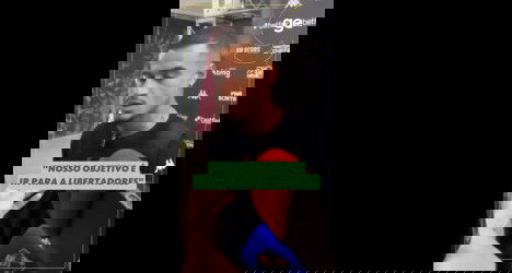 Jogador do Vasco falando em entrevista esportiva.