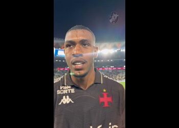 Jogador do Vasco em campo.