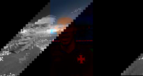 Jogador do Vasco em campo.