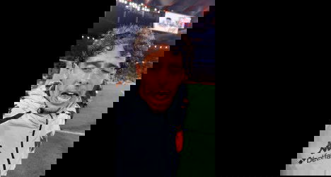 Jogador do Vasco comemorando em campo.