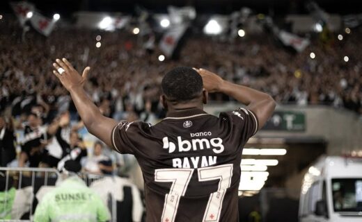 Nome do arquivo: jogador-vasco-bate-canos.jpeg.