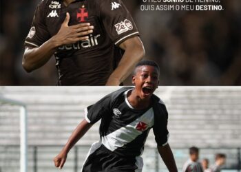 Vasco comemorando gol com torcedor ao fundo.