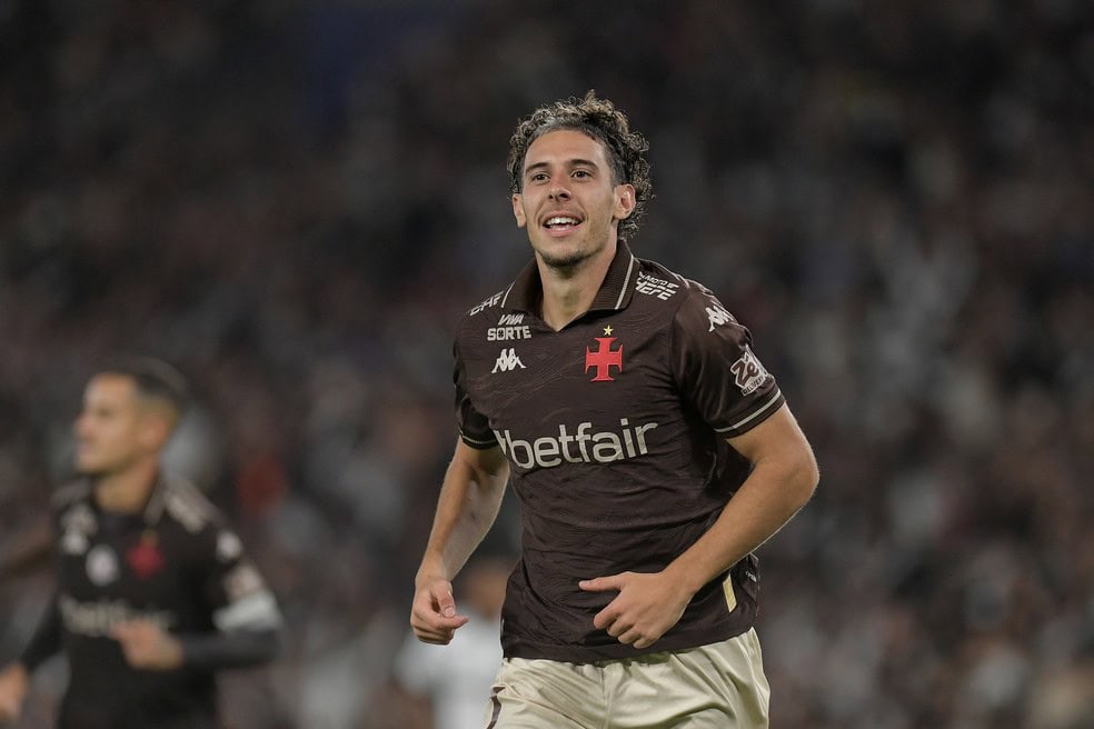 Filename: jogador-do-vasco-em-jogo.jpg.