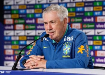 Treinador da seleção brasileira, em coletiva de imprensa.