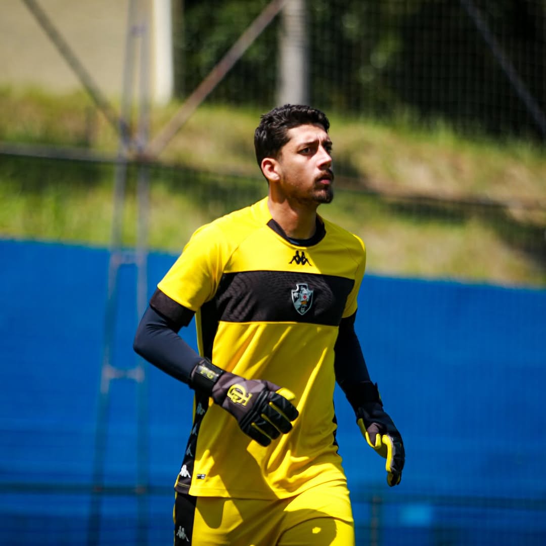 20251025-213136-1-1-1 Filename: jogador-vasco-em-treino.jpg.
