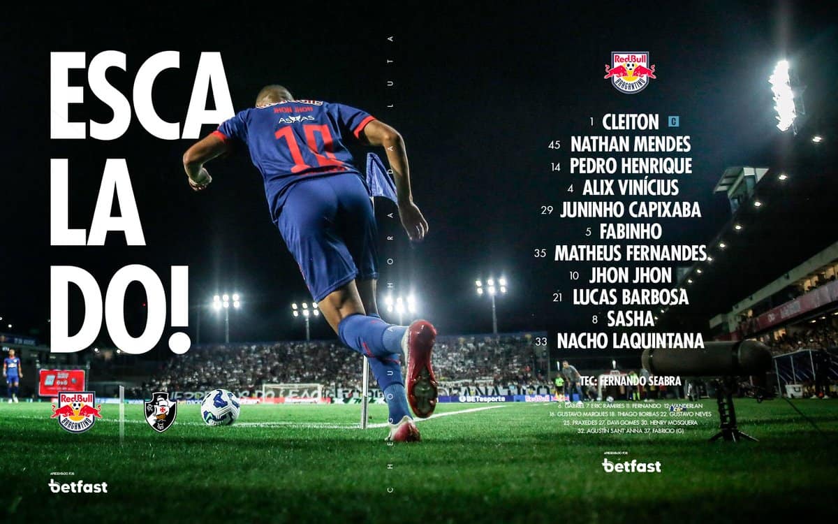 Escanteio no jogo do Vasco; jogador se prepara para cobrar.