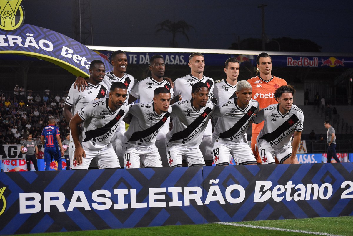 20251026-203551-1-1-1-1 Brasileirão Betano 2022, time do Vasco em campo.