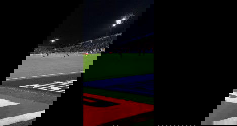 Jogadores em campo no estádio do Vasco.