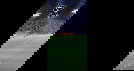 Jogadores em campo no estádio do Vasco.