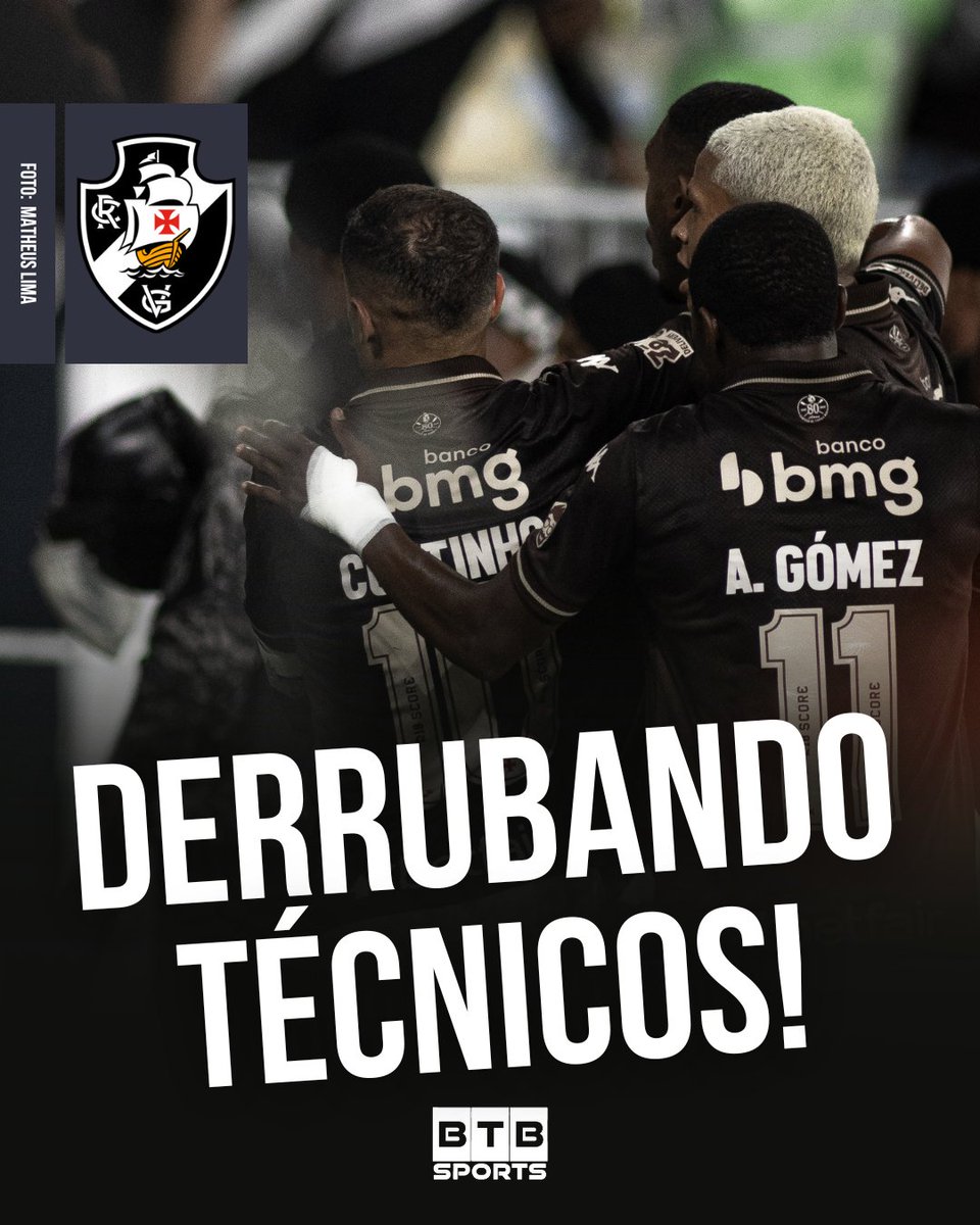 20251027-140443-1-1-1-1 Vasco jogadores comemorando gol em campo.