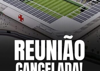 Estádio do Vasco da Gama com campo verde e arquibancadas ao redor.