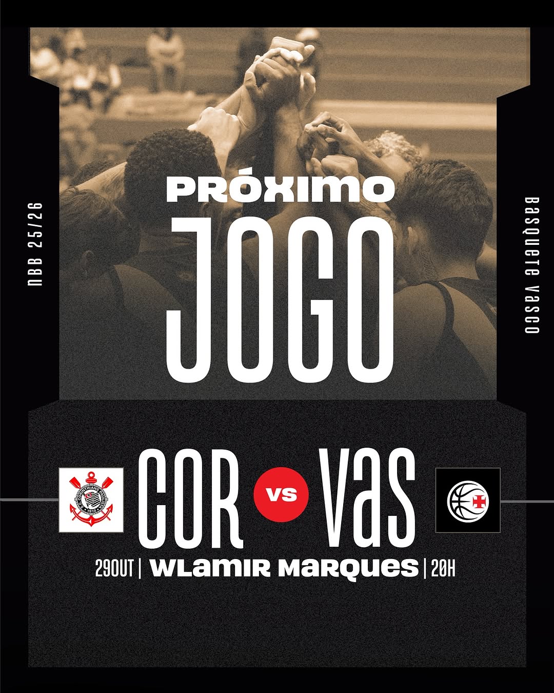 20251028-200702-1 - Jogadores de futebol com mãos dadas.