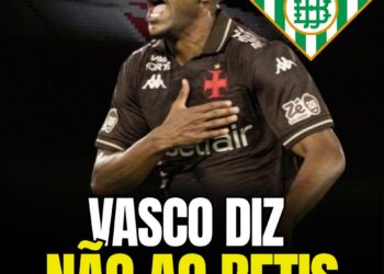 Vasco jogador comemorando gol com postura de paixão.