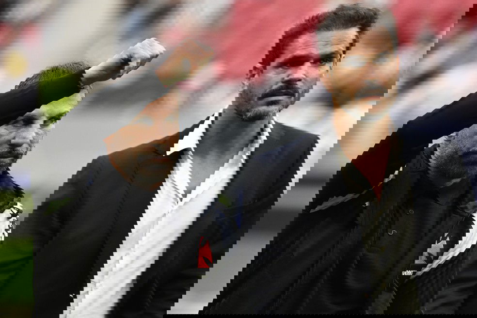 20251029-101904-1-11-pedrinho-e-admar-lopes-do-vasco-foto-mateus-bonomiagif Atingindo resultados no estádio Vasco, comemoração e união.