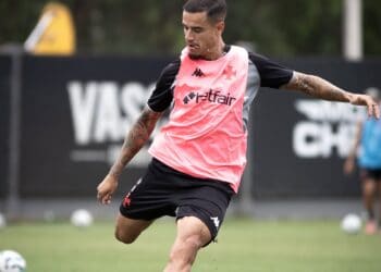 Filename: jogador-vasco-em-treino.jpg.