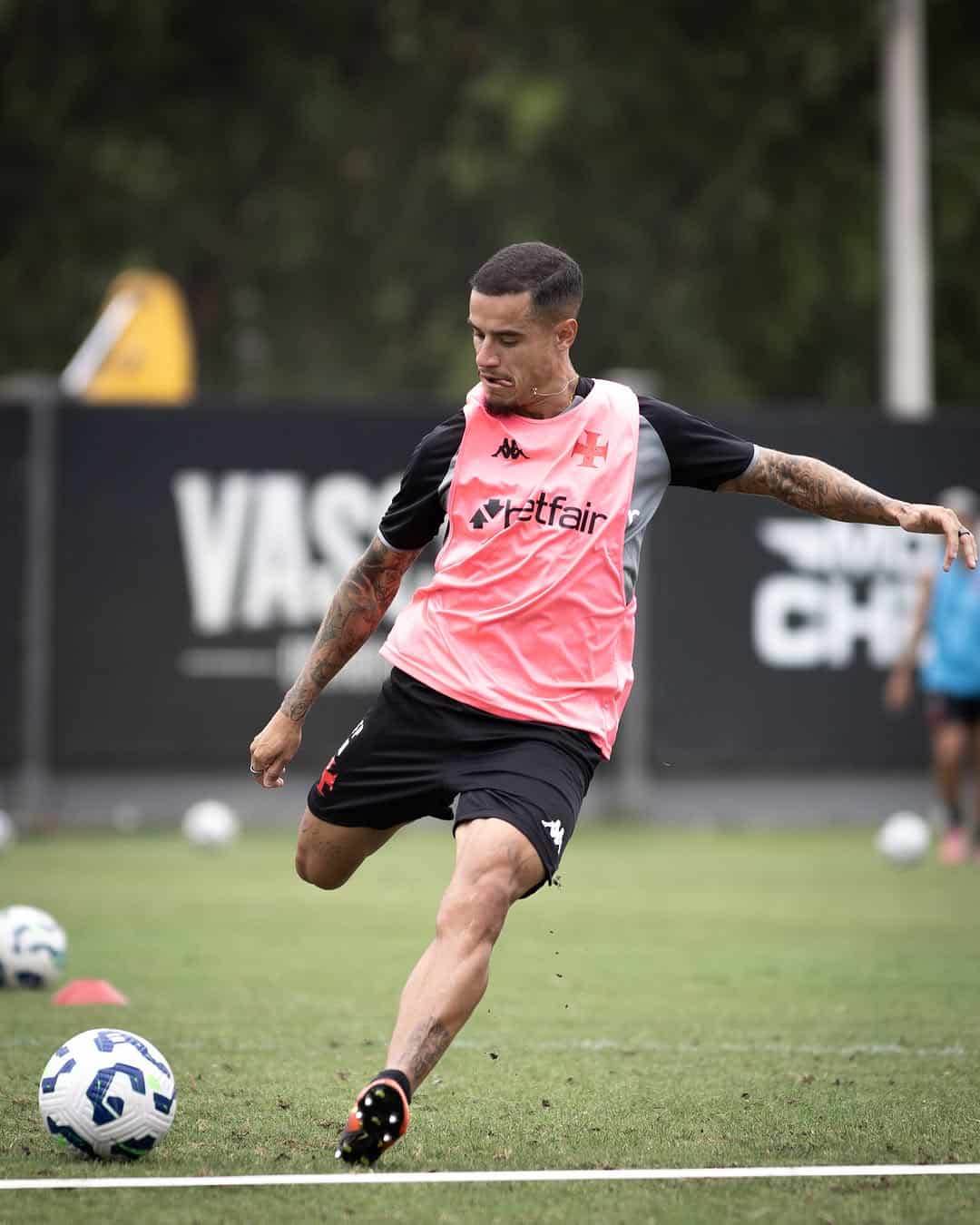 Filename: jogador-vasco-em-treino.jpg.