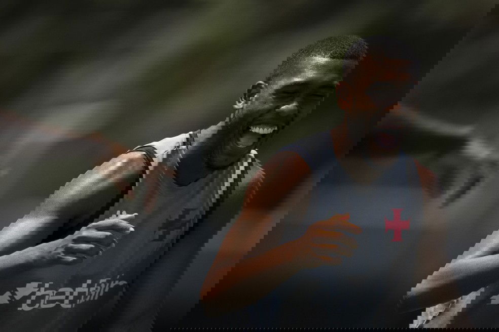 20251031-164405-1-4-rayan-em-acao-no-treino-do-vasco-foto-dikran-sahagianvasco-1 Rayan em ação no treino do Vasco — Foto: Dikran Sahagian/Vasco