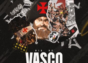 Vasco da Gama comemorando com torcedores no estádio.