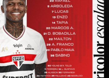 Rafael vestido com uniforme do São Paulo Futebol Clube.