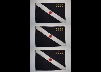 Bandeira do Vasco da Gama com escudo e estrelas.
