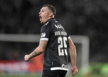 Hugo Moura deixa de ser titular indiscutível e se torna reserva rapidamente com Diniz.